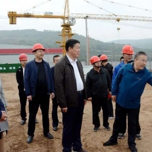 市長(zhǎng)王軍調(diào)研公司新廠區(qū)搬遷建設(shè)和開(kāi)發(fā)區(qū)有關(guān)項(xiàng)目建設(shè)工作